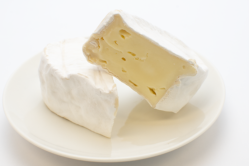 北海道鶴居村産牛乳で作ったハートの型のカマンベールチーズ | 特産品 | 里の物語
